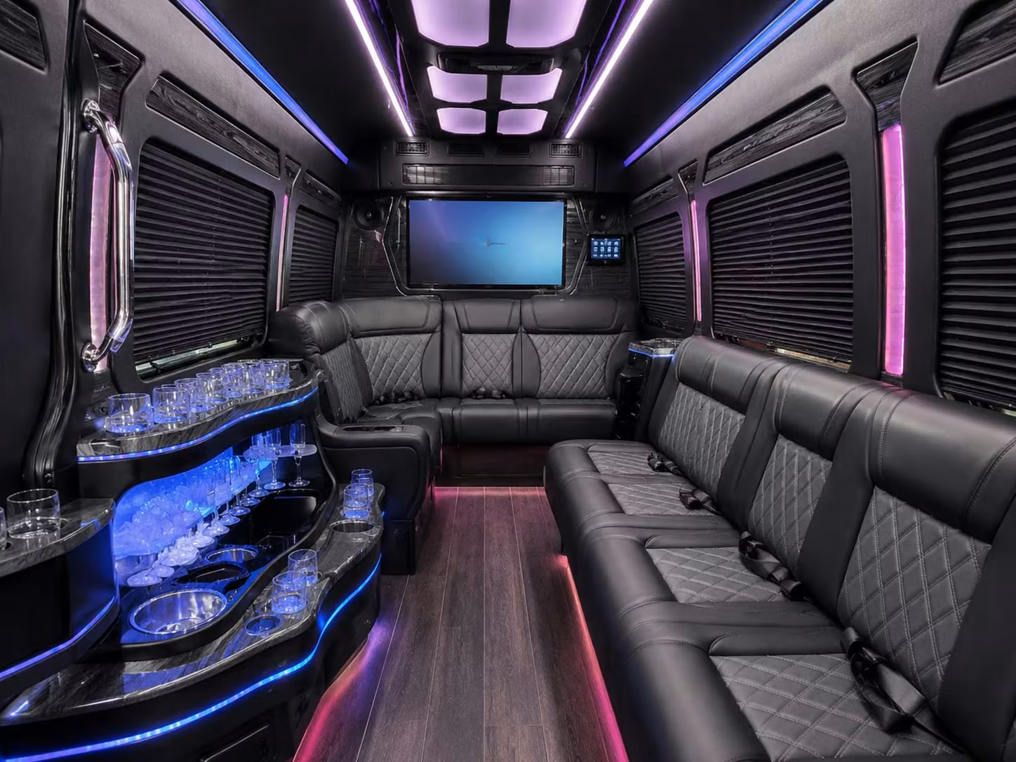 choose a bus rental for topeka field trips from lawrence kansas